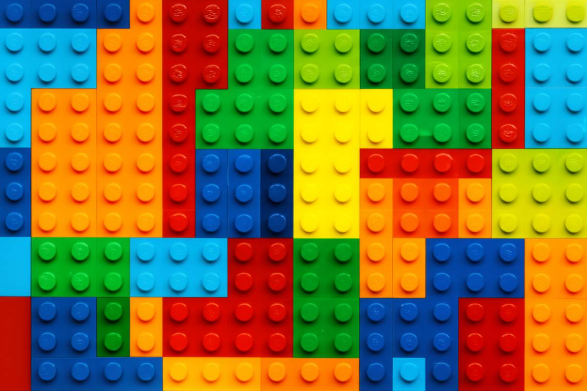 خلاصه کتاب لگوهای رنگارنگ، چیده شدن هماهنگ (فاطمه بهرامی)