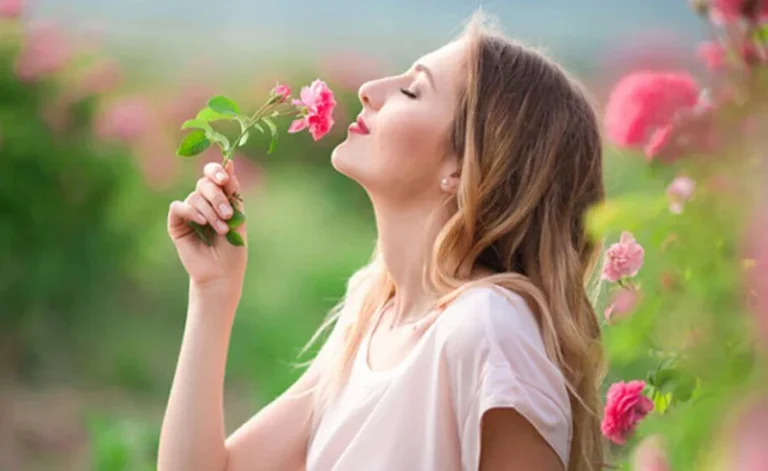 آشنایی با گروه بویایی سبز و خنک در عطرهای زنانه